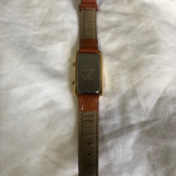 ⛔️SOLD⛔️ Guess watch with brown leather strap - Picture 3 of 3